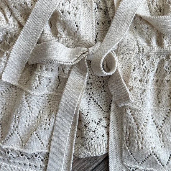 Chic Beige Knit Blouse with Bow Accents - Picture 9 of 14